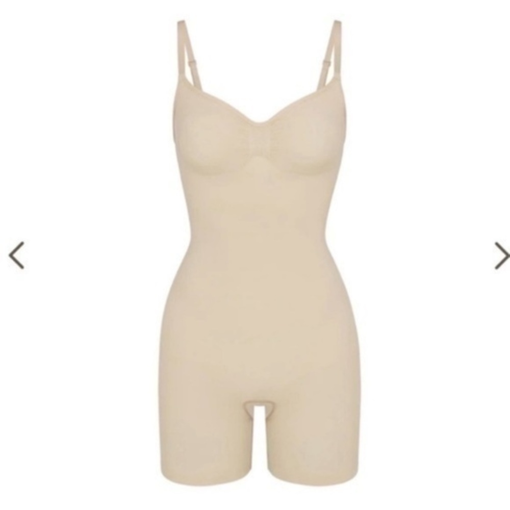 SKIMS SEAMLESS SCULPT MID THING BODYSUIT sand 3x